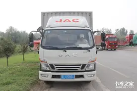 90后大学生毕业2年后开卡车，卡友：很累但开车自由图片