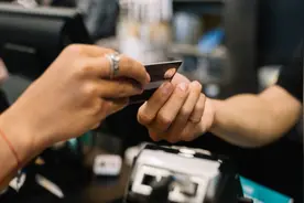 从自己银行卡内取款190万，被判刑11年，究竟为什么？图片