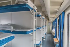 中国首列“全卧铺”式列车，且沿途没有其余站点，乘客一觉睡到家图片