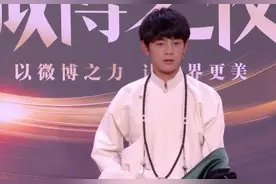 丁真顶流影响力不俗！与众多明星合影太抢镜，颜值比例状态更稳赢图片