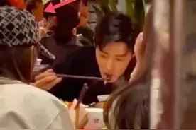 肖战李沁再传恋情！亲自捧场话剧还深夜聚餐，频繁互动被指好甜蜜图片