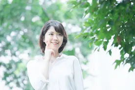 男子相亲机智逃单，女孩发朋友圈吐槽：我不就带两个闺蜜吗？图片