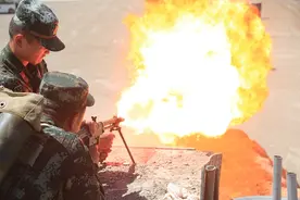 烎！烎！烎！1分钟感受1000°C喷火训练现场图片