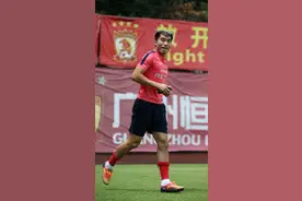 郑智穿安踏，王燊超穿日本美津浓！中超球员普遍穿耐克、阿迪达斯图片