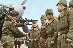 日军飞行员被俘虏，他主动加入八路军，为中国培养出一个空军司令图片