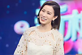 小S翻车后佘诗曼一个动作圈好感，外网发夺冠九宫格，强调中国队图片