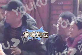 陈凯歌与吴京于冬深夜聚餐，面色泛红脚步不稳，娇妻陈红体贴陪伴图片