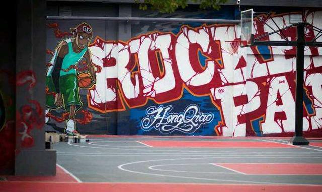 美国十大街球传奇：骨头收集者把人脚踝晃变形，这哥们真进了医院