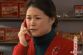 “长贵”返回《刘老根5》片场，思念大脚状态很差，妻子忙着安慰图片