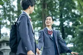 在爱情里没有别人，我的眼里只有你，因为爱可遇不可求图片