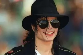 33年前，迈克尔·杰克逊广东农村一日游，临走时送老奶奶2千元图片