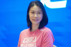 太美了！女排赵蕊蕊穿粉色T恤亮相，年届不惑仍秀雅温婉明艳动人图片