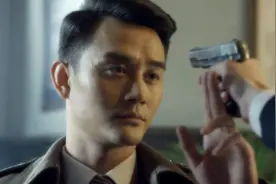 《伪装者》谁伪装最厉害：他有三重身份，是隐藏最深的双面间谍图片