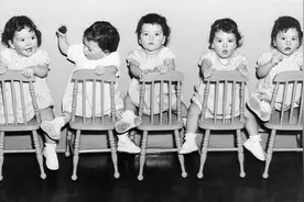 百年前五胞胎姐妹：出生就是明星，却被剥夺了过正常人生活的权利图片