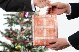 为什么去别人家吃饭时，一定不能空着手去？图片