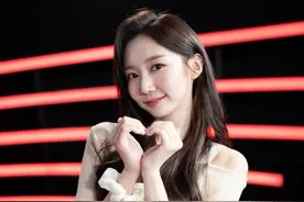 韩女主持因美貌走红，紧身衣秀身材小蛮腰抢镜，身段完美气质不俗图片