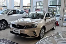 油耗低，空间大，动力满足家用，实拍吉利帝豪图片