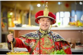 没想到受人尊敬的“皇阿玛”私生活却如此混乱，有三个孩子三个妈图片