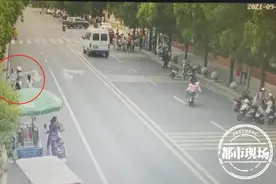 南昌：奶奶接孙女放学，结果“接”走了书包，落下了孙女图片