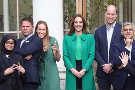 凯特新造型来了！一万多绿大衣好美，短袖针织衫外穿暴露松弛手臂图片