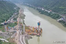 彭水离高铁通车又近一步 渝湘高铁清水坪乌江特大桥7号墩16日封顶图片