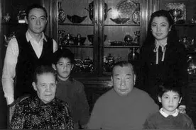 蒋介石孙子48岁回大陆祭祖，一见蒋家祖宅，却忍不住痛哭起来图片