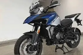 贝纳利TRK800拉力车照片曝光图片