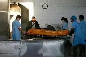 火葬场搬尸工：和死人打交道，工作不敢告诉别人，收入高薪？图片