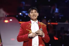朱之文乔迁新居，在新房内放声高歌，却因房子装修老土被网友吐槽图片