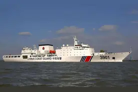 中国又一艘万吨巨船下水，具备了撞击优势？图片
