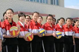 在编教师千万不要只看月薪，你的这几点优势，是别人羡慕不来的图片