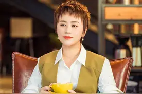 曾因长相被嘲笑，跑龙套多年差点患抑郁，话剧女王马丽的喜剧之路图片