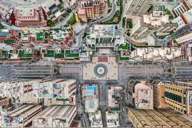 青藏高原上有座小重庆，两江交汇山城，连朝天门都有，太神奇了图片