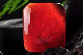 血蜜蜡究竟值不值钱？曾经轰动一时的血蜜蜡到底是怎么回事？图片