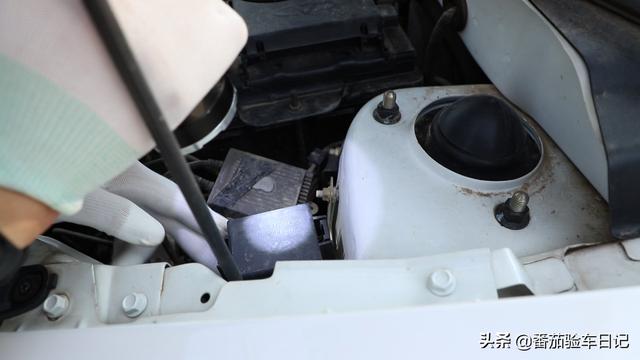 三年车龄的奇瑞风云，检测完后客户直接过户开回家