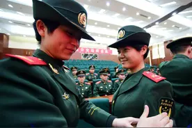 当两年义务兵的大学生，回到学校继续读书值得吗，学生家长都知道图片