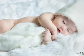 这些带三点水的名字，适合牛年出生的新生儿图片