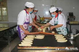 【巾帼脱贫行动】巾帼扶贫车间火力全开 脱贫致富马力十足图片