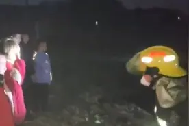 可可爱爱！苏州吴江一群孩子排排站敬礼感谢消防员图片