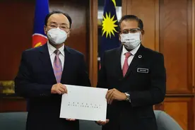 新任中国驻马来西亚大使向马方递交国书副本图片