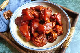 爱吃猪蹄要收藏，不用加水的做法，口感Q弹、软烂脱骨，太香了图片