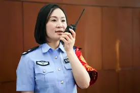 身边的榜样 | 吴海燕 ： 戎装换警初心未变 一抹藏蓝护佑平安图片