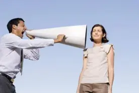 年薪几十万的领导要求员工讲大局，并且要有奉献精神，这正常么？图片