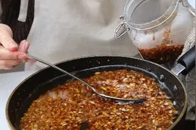 家庭版蒜蓉酱 任何海鲜都可以用的万能蒜蓉图片