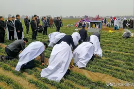 农村老人去世后，哪些人要守孝三年？守丧期这4个习俗最好遵守图片