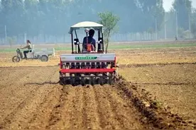 现在的人种地，我是真看不惯了图片