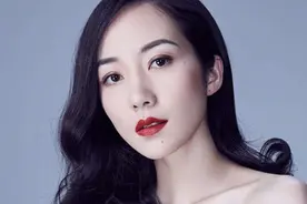 一起参观韩雪的家，干净整洁家如其人，家里还收藏很多机器人图片