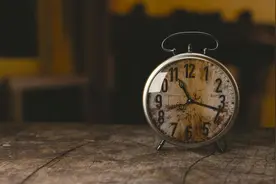 钟摆效应：情绪在两极摇摆图片