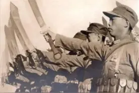 喜峰口长城抗战，赵登禹率二十九军大刀队夜袭日寇，鬼子心惊胆颤图片