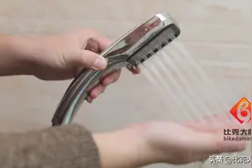 热水器花洒喷头出水少？不用换新的，清洁3个地方，轻松恢复如初图片